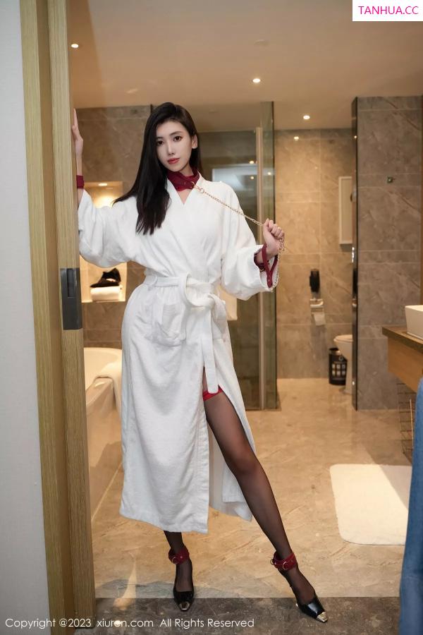   [XiuRen]高清写真图 2023.12.08 No.7783 章芃芃 黑丝美腿第17张图片
